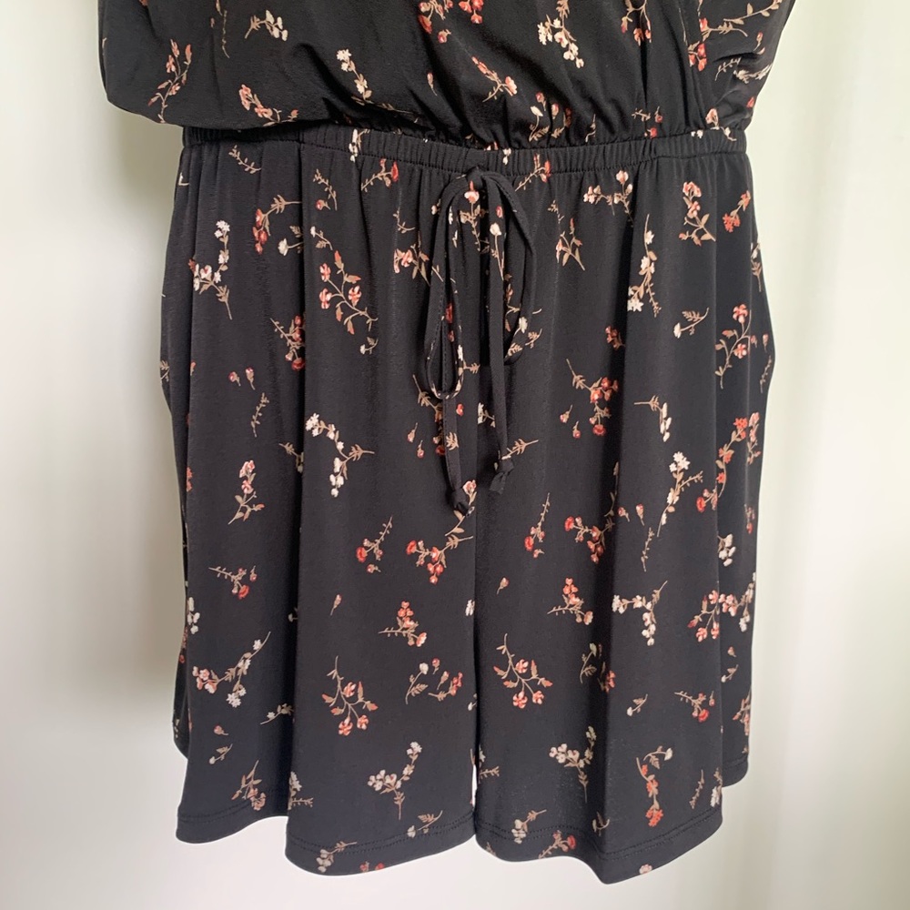 Black Short Sleeve Romper Floral Romper - Picture 5 of 13